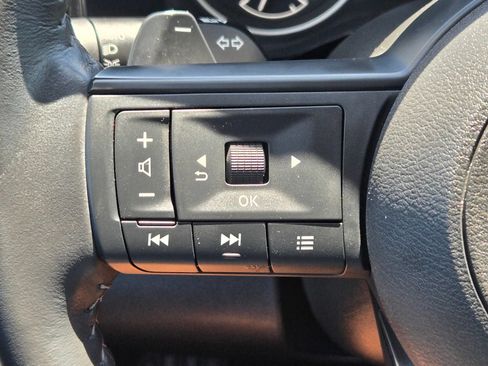 Used 2024 Nissan Pathfinder SV FWD image 32