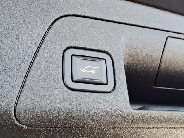 Used 2022 Buick Envision Avenir w/ Technology Package II AWD/4WD image 29