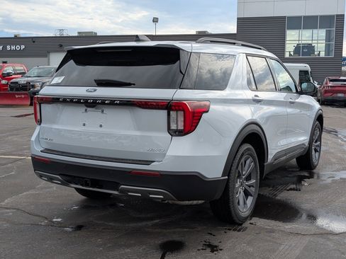 New 2026 Ford Explorer Active image 4