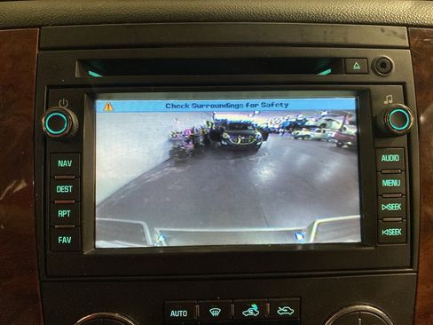 Used 2010 Chevrolet Avalanche LTZ image 12