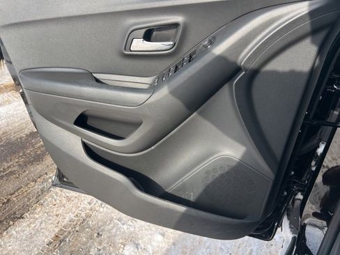 Used 2022 Chevrolet Trax LS w/ Tint and Cruise Package image 13