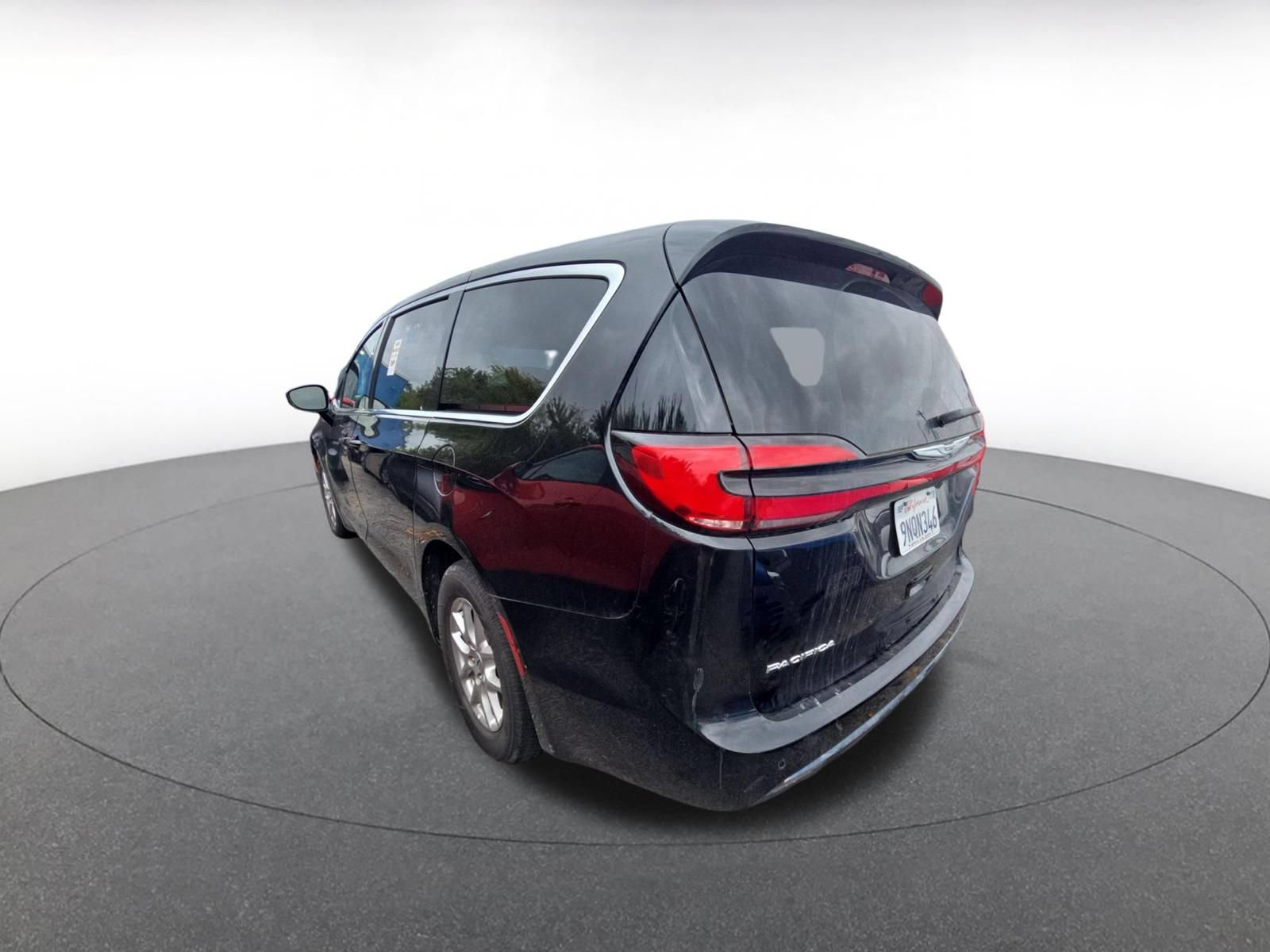 Used 2025 Chrysler Pacifica Select FWD image 4
