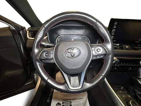 Used 2021 Toyota RAV4 SE image 12