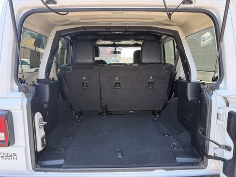 Used 2018 Jeep Wrangler Unlimited Sahara AWD/4WD image 25