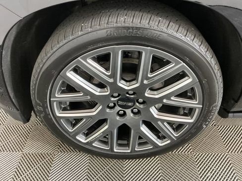 Used 2025 GMC Yukon Denali Ultimate AWD/4WD image 35
