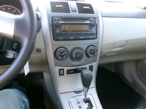 Used 2012 Toyota Corolla LE image 10