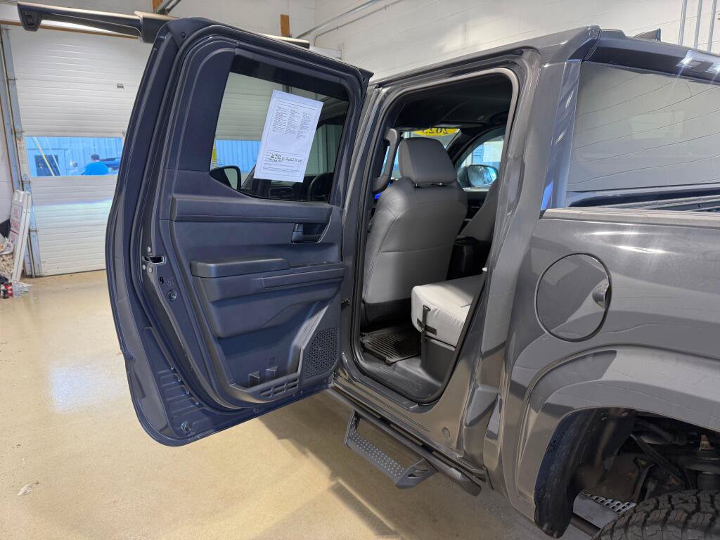 Certified 2025 Toyota Tacoma SR5 AWD/4WD image 16