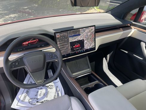 Used 2024 Tesla Model X AWD/4WD image 3