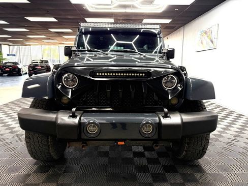Used 2017 Jeep Wrangler Unlimited Sahara w/ Max Tow Package AWD/4WD image 3