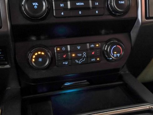Used 2021 Ford F250 XLT w/ XLT Premium Package AWD/4WD image 27