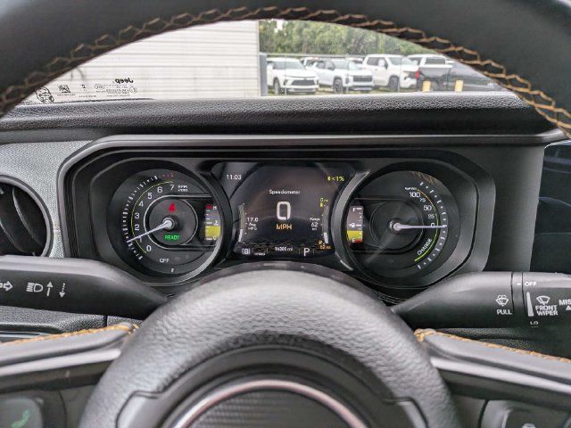 Used 2024 Jeep Wrangler Unlimited AWD/4WD image 26