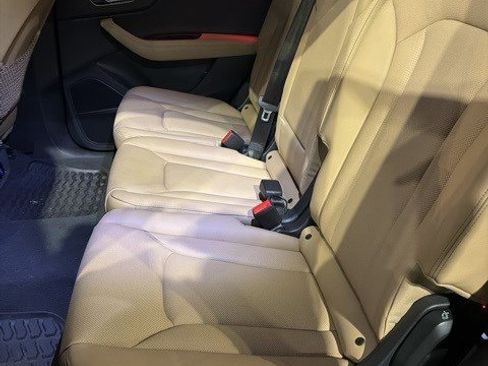 Used 2025 Audi Q7 3.0T Prestige image 24