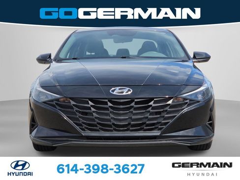 Used 2023 Hyundai Elantra SEL w/ Preferred Accessory Package FWD image 2
