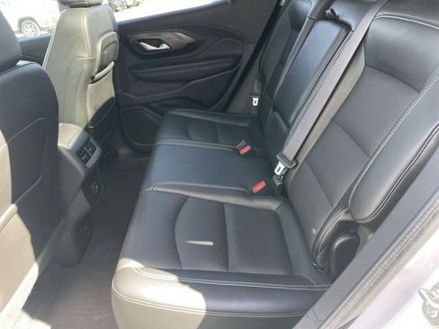 Used 2024 GMC Terrain SLT image 22