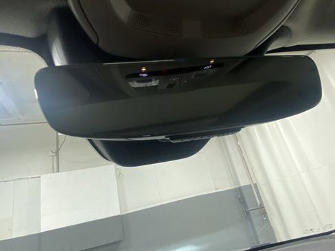 Certified 2025 Volvo XC40 B5 Plus image 28