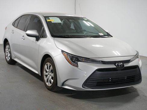 Used 2024 Toyota Corolla LE image 3