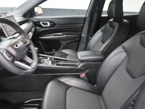 Used 2025 Jeep Compass Latitude w/ Altitude Special Edition AWD/4WD image 16
