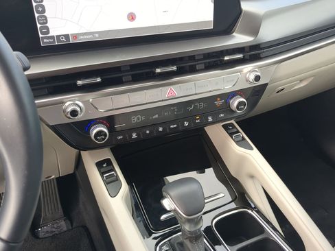 Certified 2025 Kia Telluride S image 17