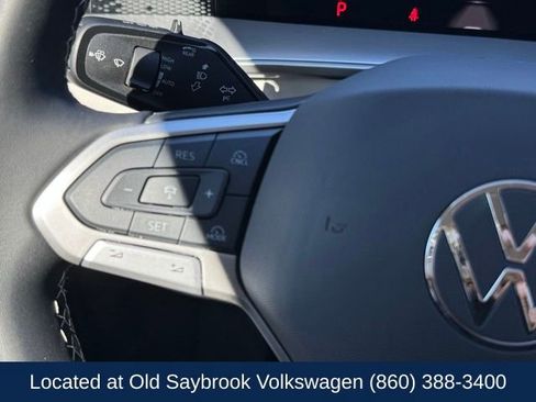 Used 2025 Volkswagen Tiguan SE image 40