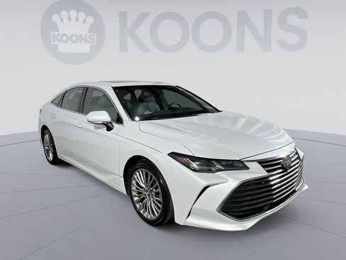 Used 2019 Toyota Avalon Limited image 10