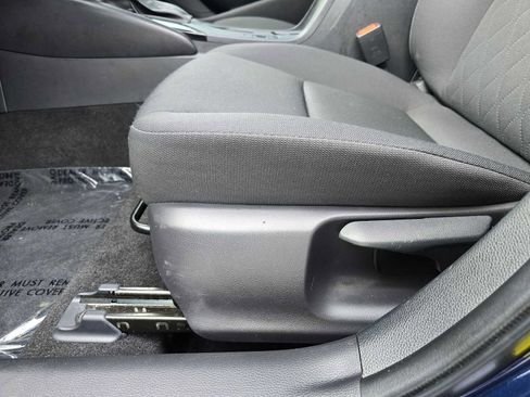 Used 2025 Toyota Corolla LE image 24