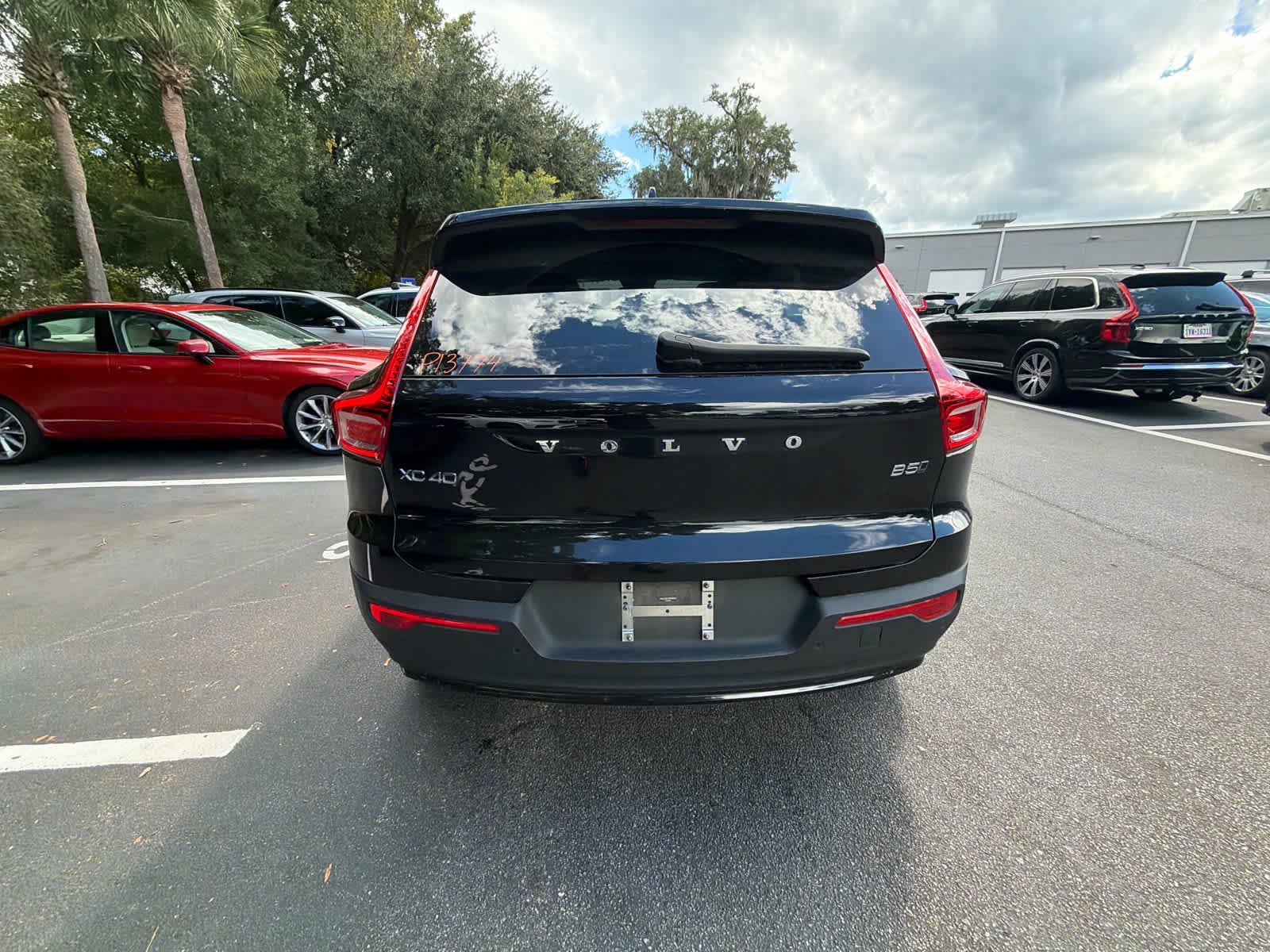 Used 2025 Volvo XC40 B5 Plus AWD/4WD image 14