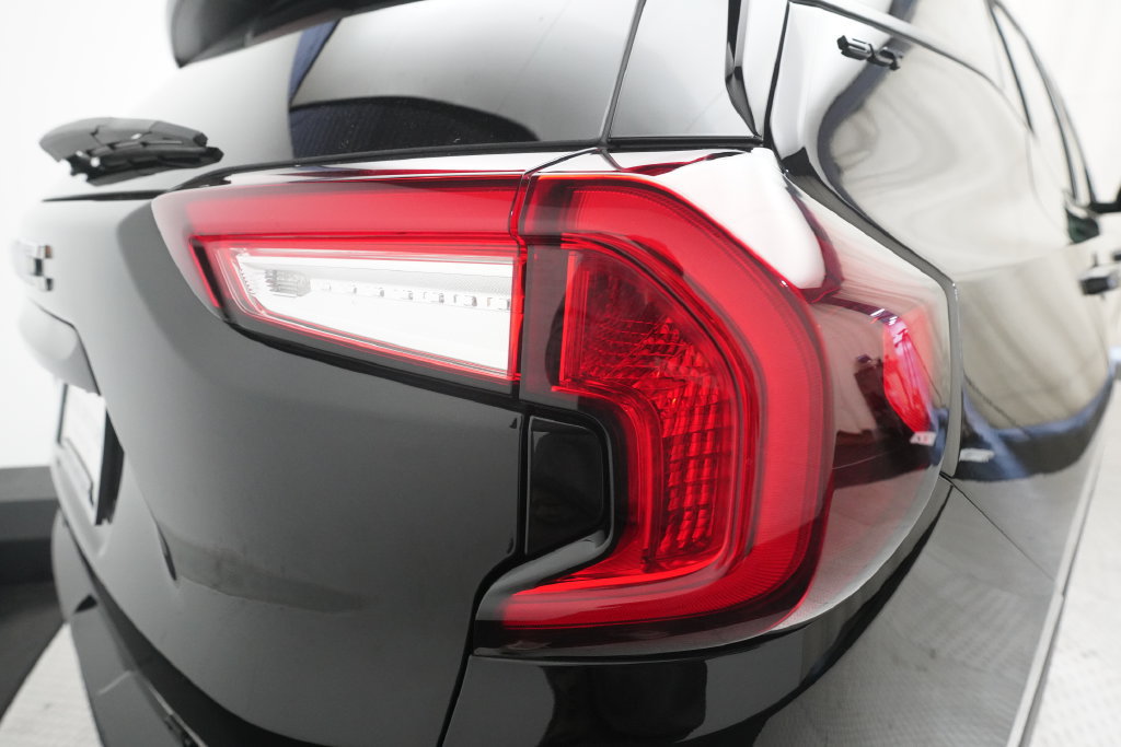 Certified 2024 GMC Terrain SLT w/ Elevation Edition AWD/4WD image 32