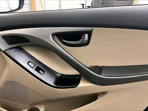 Used 2016 Hyundai Elantra SE image 24