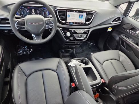 New 2026 Chrysler Pacifica Select image 9