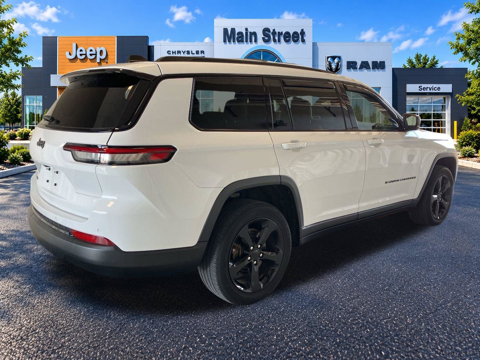 Used 2023 Jeep Grand Cherokee L Laredo AWD/4WD image 3