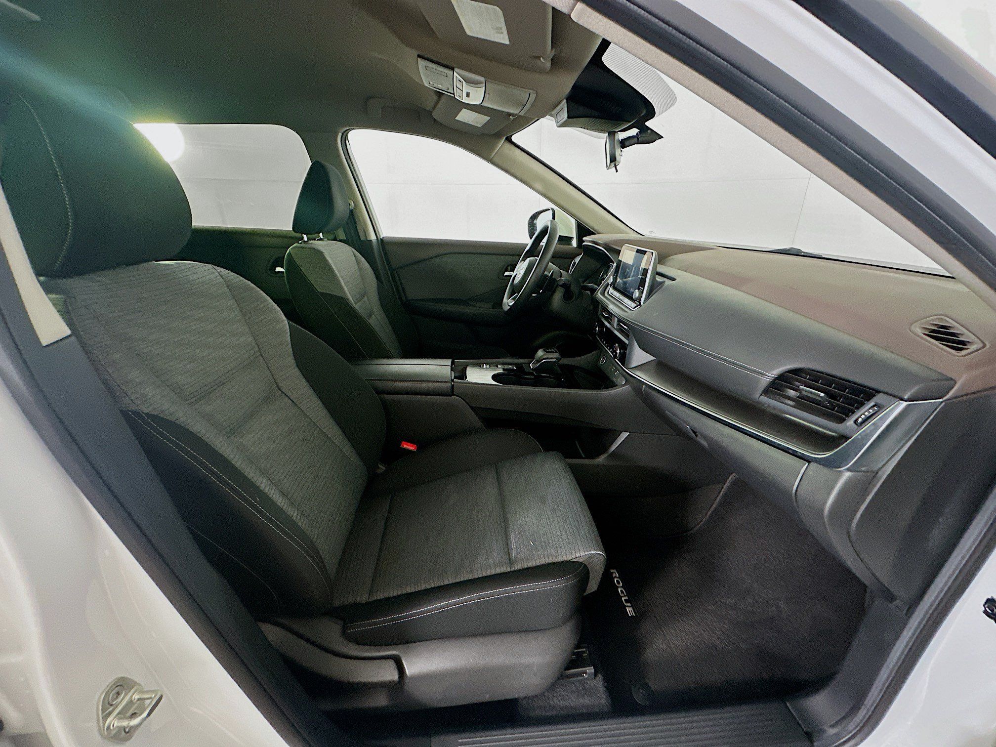 Used 2023 Nissan Rogue SV FWD image 29