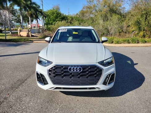 Certified 2025 Audi Q5 2.0T Premium Plus image 2