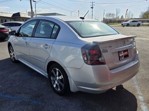 Used 2012 Nissan Sentra 2.0 SR w/ Special Edition Pkg FWD image 4