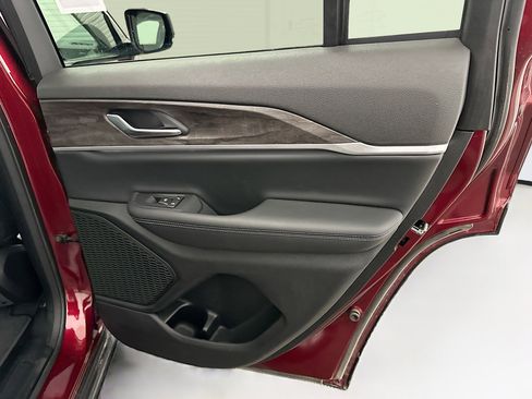 Used 2023 Jeep Grand Cherokee Limited image 33