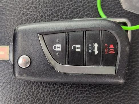 Used 2023 Toyota Camry SE image 32