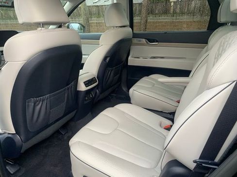 Used 2021 Hyundai Palisade Limited w/ Winter Package image 18