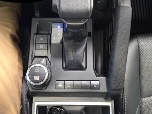 Used 2025 Toyota Tacoma Limited AWD/4WD image 25