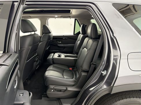 Used 2024 Honda Pilot Touring image 26