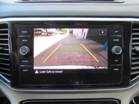 Used 2022 Volkswagen Atlas SE w/ Panoramic Sunroof Package image 8