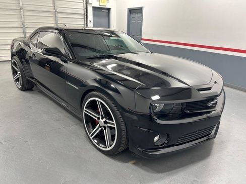 Used 2013 Chevrolet Camaro SS w/ Silver Rally Stripe Package RWD image 2