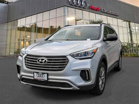 Used 2017 Hyundai Santa Fe SE image 1