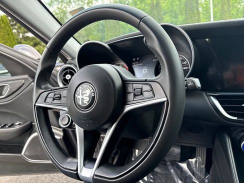 Used 2019 Alfa Romeo Giulia w/ Quick Order Package 22K Sport RWD image 20