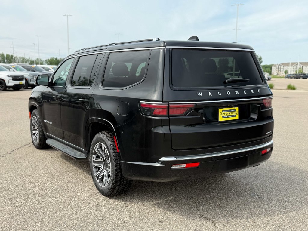 Used 2024 Jeep Wagoneer Series II w/ Flexible Seating Group AWD/4WD image 9