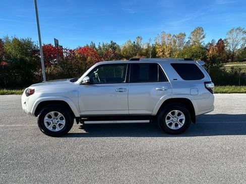 Used 2022 Toyota 4Runner SR5 Premium image 6