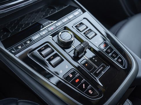 Used 2025 Aston Martin DBX 707 image 24