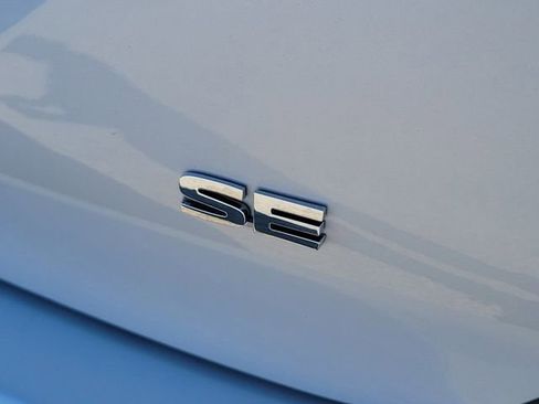 Used 2025 Mitsubishi Outlander SE image 8