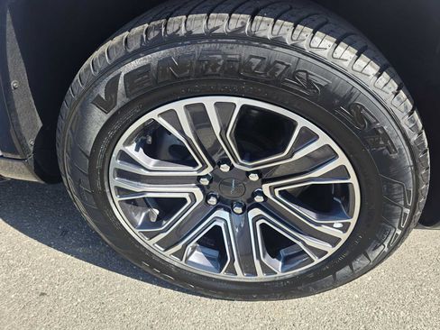 Used 2024 Jeep Wagoneer Series II w/ Flexible Seating Group RWD image 9