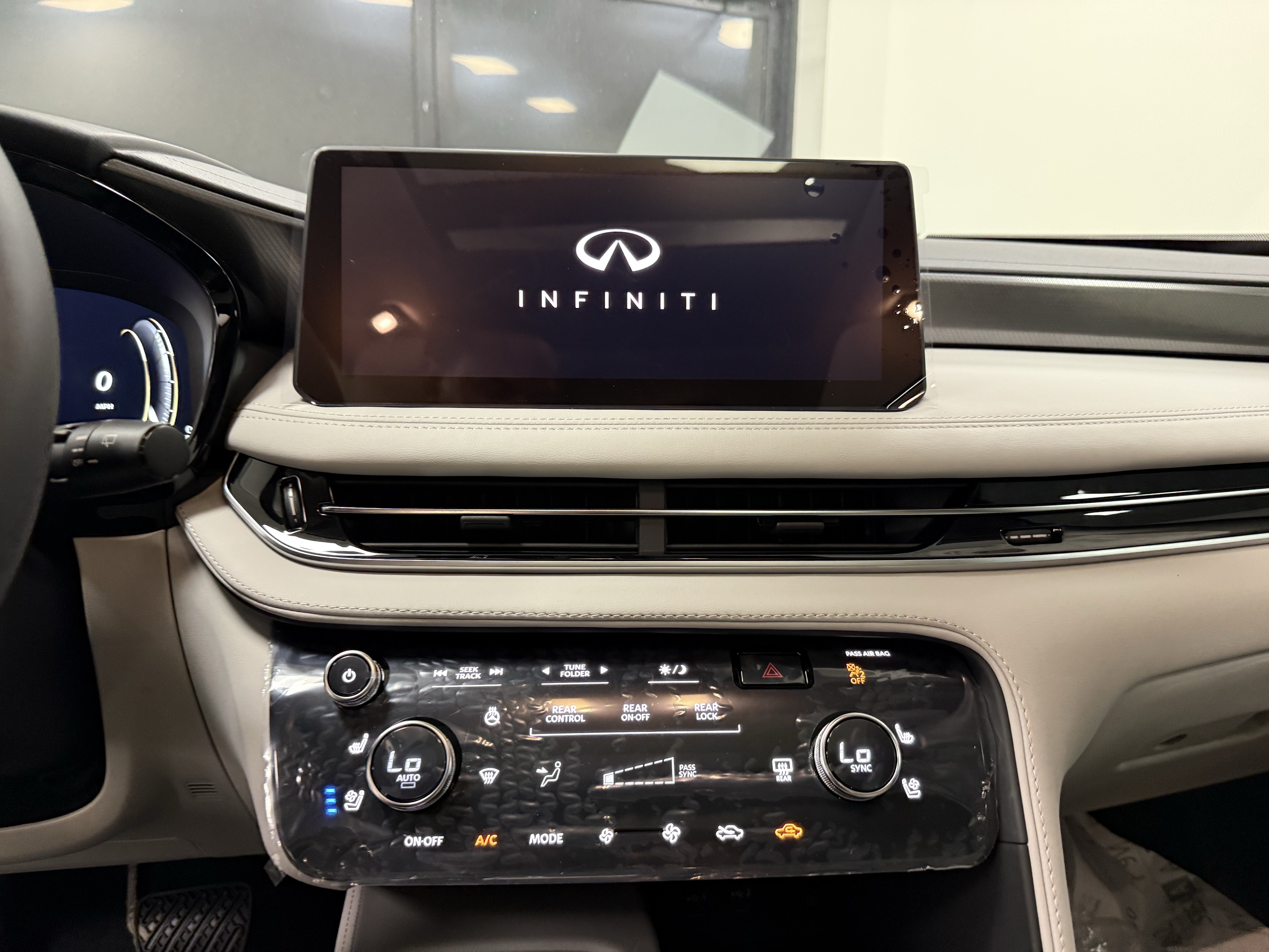Certified 2027 INFINITI QX60 Luxe w/ Cargo Package FWD image 23