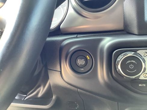 Used 2022 Jeep Gladiator Sport AWD/4WD image 16