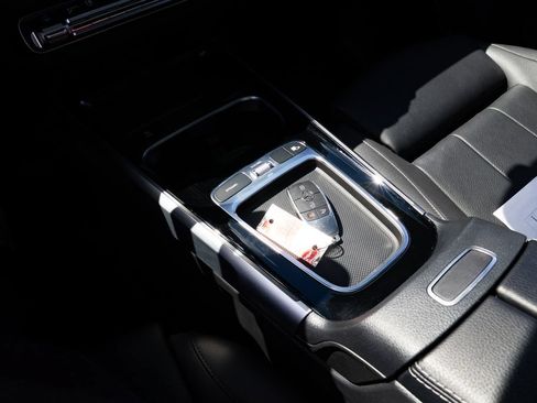 Used 2025 Mercedes-Benz GLB 250 4MATIC image 17